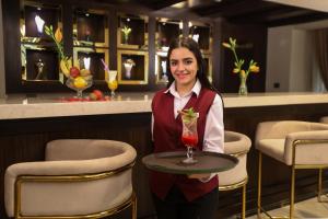 Členové personálu v ubytování Cairo Taj Hotels & Suites- Mohandessin