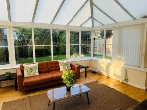 Χώρος καθιστικού στο Detached 4 Bed Family Home