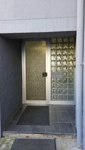 a front door of a building with a glass door at Unterkunft Hannover LAATZEN in Hannover +4 photos