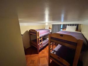 Postel nebo postele na pokoji v ubytování Conquistador Hotel