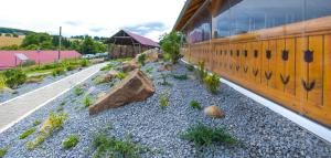Jardin de l'établissement Casa de la Fermă Corund - Farmer Kulcsosház Korond 20 autres photos