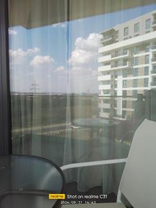 a window with a view of a building at Avangarde de Lux Apartment in Seleuş +3 photos