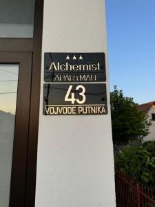 Apartman Alchemist I的证书、奖牌、标识或其他文件