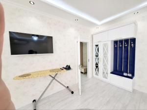 Televisyen dan/atau pusat hiburan di Silk Road mik