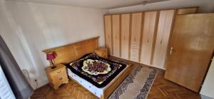Postel nebo postele na pokoji v ubytování Beautiful large villa Vrčin