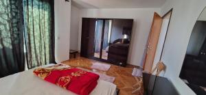 Postel nebo postele na pokoji v ubytování Beautiful large villa Vrčin