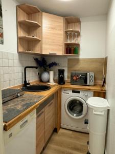 Η κουζίνα ή μικρή κουζίνα στο Sweet Home Inside Pirna one