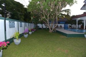 Zahrada ubytování Sri Ra'anana Villa