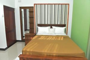 Postel nebo postele na pokoji v ubytování Sri Ra'anana Villa