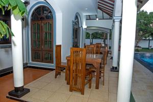 Bazén v ubytování Sri Ra'anana Villa nebo v jeho okolí