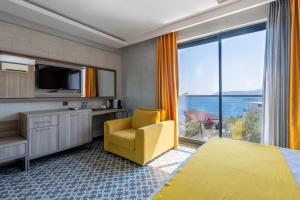 TV a/nebo společenská místnost v ubytování Erdem City Hotel