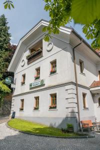 Budova, kde se penzion – hostinec nachází