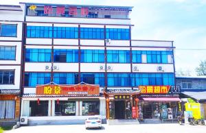 Tòa nhà nơi khách sạn tọa lạc