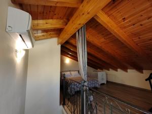 A bed or beds in a room at Silver Pearl Apartment
