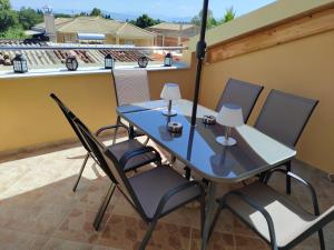 A balcony or terrace at Silver Pearl Apartment