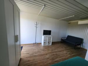 a room with a couch and a tv in it at La Corbu in Corbu +1 photo