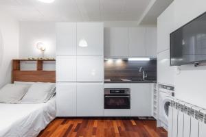 Una cocina o kitchenette en Studio en plein cœur de la vieille ville à Nice 24 fotos más