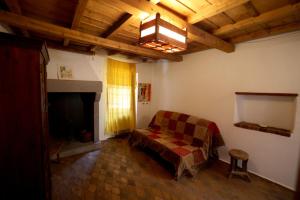 A seating area at Casamatta a Blera
