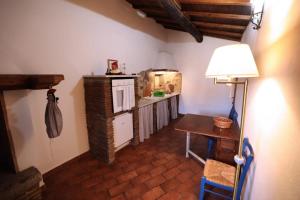 A kitchen or kitchenette at Casamatta a Blera