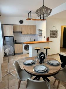 Η κουζίνα ή μικρή κουζίνα στο Charmant appartement en Hypercentre de Castelnaudary +6 φωτογραφίες