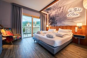 Postel nebo postele na pokoji v ubytování Parc Hotel Flora S + 37 fotografií