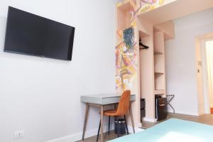 TV a/nebo společenská místnost v ubytování Hotel Reyes + 19 fotografií