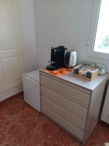 Kuchyň nebo kuchyňský kout v ubytování Els Poblets Denia offers Casa Crosby - Private studio within walking distance to the beach