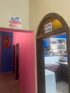 Dapur atau dapur kecil di Rova Hostel