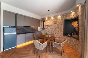 A kitchen or kitchenette at Al Mare Villas