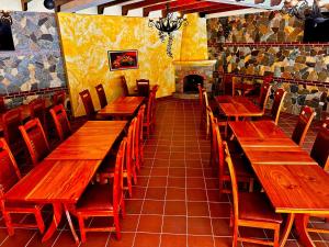 A restaurant or other place to eat at Hotel Jotam
