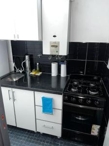 Kuchyň nebo kuchyňský kout v ubytování TREJO APART, A 40MTS DEL PATIO OLMOS, PLANTA BAJA