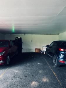 two cars parked in a parking lot with a trailer at Topp leilighet i Oslo,Gratis parkering,balkong med utsikt in Høybråten +1 photo