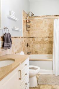 Ένα μπάνιο στο Cosy room near medical district with private balcony