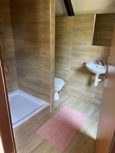 Koupelna v ubytování B&B Vltavín + 32 fotografií