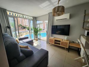 a living room with a couch and a flat screen tv at Apartamento Almar PLAYA DE LEVANTE in Benidorm