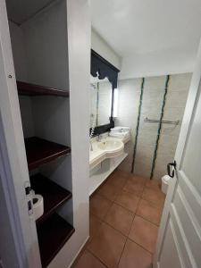 Koupelna v ubytování Le Flora, 2 chambres, vue mer