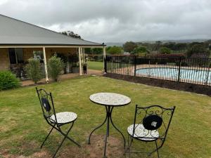 a table and two chairs in a yard at Barossa Garden Homestay in Williamstown