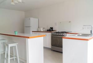 Fotografie z fotogalerie ubytování Modern 2-Bedroom Apartment Near Le Phare Bleu Marina v destinaci Egmont