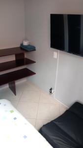 TV a/nebo společenská místnost v ubytování HABITACIÓN, Suba, Bogotá