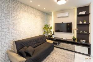 Μια τηλεόραση ή/και κέντρο ψυχαγωγίας στο Apartamento em Itapema