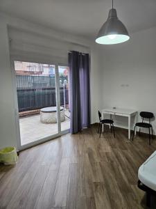 a room with a desk and a table with chairs and a window at Onda Blu in Agropoli