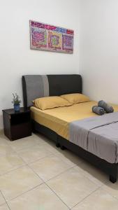Giường trong phòng chung tại AZ Melaka Homestay, Islamic Homestay
