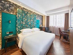 Ліжко або ліжка в номері Metropolo Hotel Jiangyin Hongqiao Road Baiye Plaza