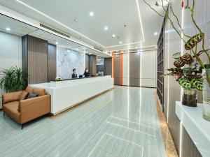 Лобі або стійка реєстрації в Metropolo Hotel Jiangyin Hongqiao Road Baiye Plaza