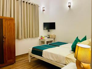 Postel nebo postele na pokoji v ubytování Ayur Ayur White Sail Villa