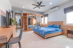 a bedroom with a bed and a desk at Sunflower Pool Villa Central Pattya in Pattaya South