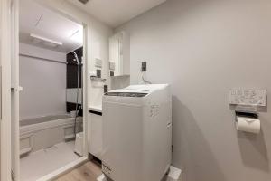 Koupelna v ubytování 24年9月オープン 白山駅5分 収容5人 丸貸し切り 102室 + 29 fotografií