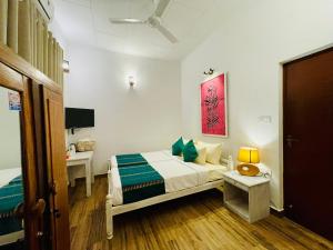 Postel nebo postele na pokoji v ubytování Ayur Ayur White Sail Villa