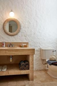 Koupelna v ubytování Luxurious Villa With Pool in the center of Alacati