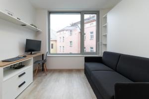 TV/Unterhaltungsangebot in der Unterkunft SMART Studio with Ultra Fast 1Gbps WiFi and Air Conditioning